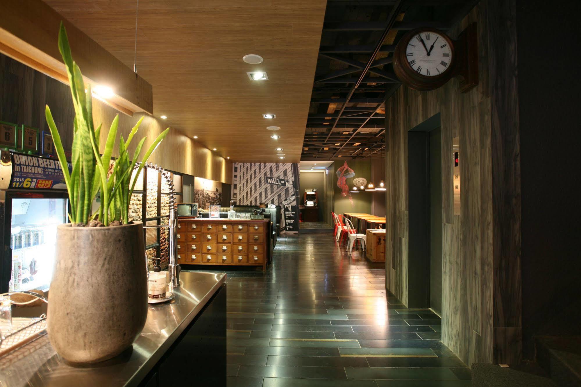 P&F Hotel Taichung Buitenkant foto