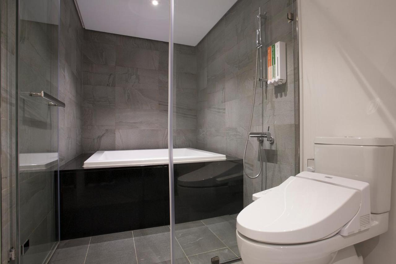 P&F Hotel Taichung Buitenkant foto