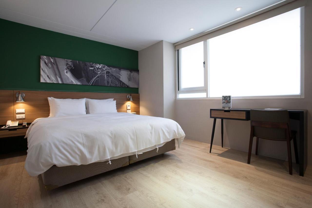 P&F Hotel Taichung Buitenkant foto